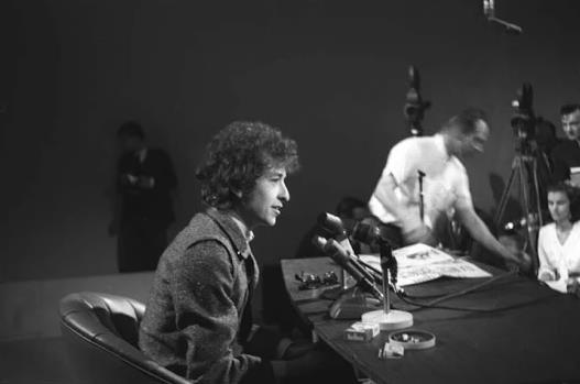 December 3, 1965, Bob Dylan Was At The Wqed Studio's Press Conference in San Francisco 3 press