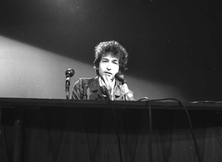 December 3, 1965, Bob Dylan Was At The Wqed Studio's Press Conference in San Francisco 2 press