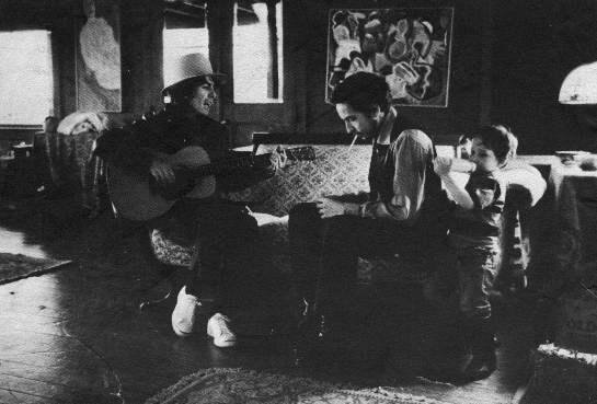 La visita di George Harrison a Bob Dylan, Byrdcliffe, Woodstock, New York. Novembre 1968. 6 5- George Harrison and Bob Dylan, Byrdcliffe, Woodstock, New York. Late November (Thanksgiving) 1968. 5