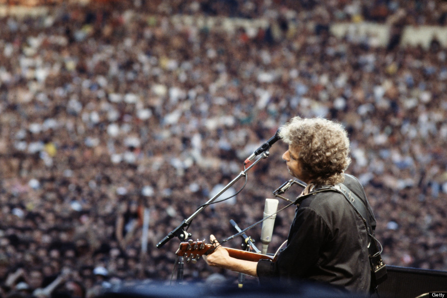 Top 28 Interesting Moments in Rock Music History 3 Bob Dylan performs for a massive crowd in London in 1984.