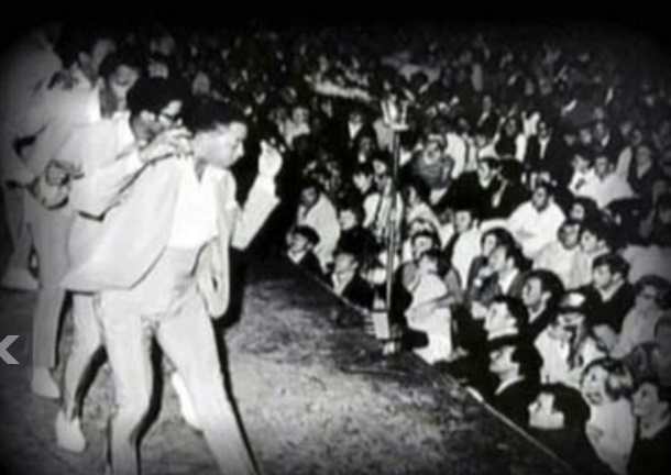 Michael Jackson's Childhood Photos Revealed (60 Photos) 14 Michael Jackson teen show