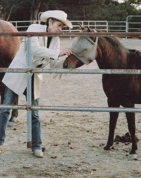 Bob Dylan - Beaten Path - John Shearer (Photo Gallery) 8 7-all-the-tired-horses-in-the-sun-the-gates-are-closed-and-the-ridins-done