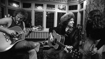 19 Photographs - December 1-2,1975 Bob Dylan - Maple Leaf Gardens, Toronto