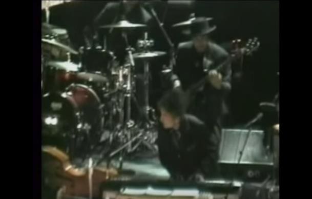 Bob Dylan - Yea! Heavy And A Bottle Of Bread Live at Madison Square Garden November 11, 2002