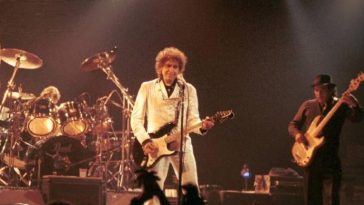 January 29, 1990 Bob Dylan – One Too Many Mornings -Theatre de Grand Rex , Paris, France