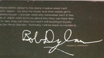 12 Autographs of Bob Dylan 1
