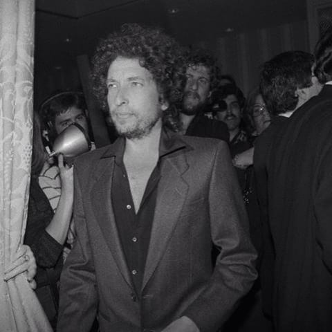 6 Photographs - March 15, 1982 - Bob Dylan and Dinah Shore 13th annual Award of the Songwriters Hall of Fame. 7 bobdylan attends the 13th Annual Songwriters Hall of Fame Induction Dinner, March 1982 in