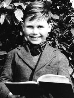 Elton John Biography Quiz -1 4 elton john childhood