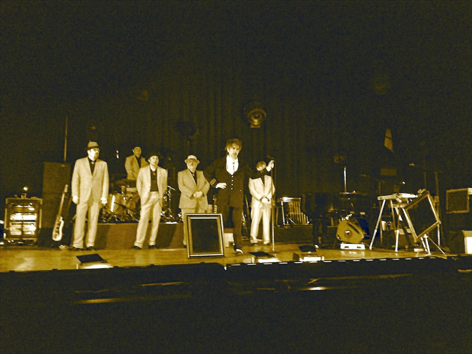 Interesting Objects in Bob Dylan Concerts 7 Interesting Objects in Bob Dylan Concerts