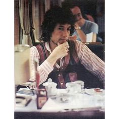 Bob Dylan 1970s Photos (280 Photographs) 210 Bob Dylan 1978 rockin the leather vest. Nice