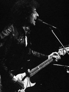 Bob Dylan 1970s Photos (280 Photographs) 162 Bob Dylan 1970s Photos