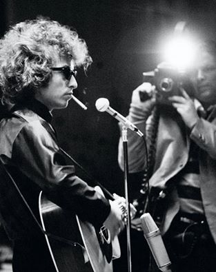 Bob Dylan in England in 1966 Jean Marie Perier Bob Dylan on tour in England. Right DA Pennebaker tourant his film Dont Look Back in June 1966