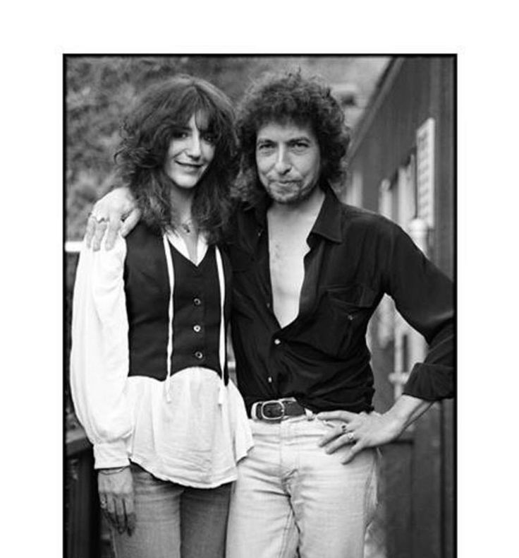 Bob Dylan 1970s Photos (280 Photographs) 253 Bob and a lucky girl 1977