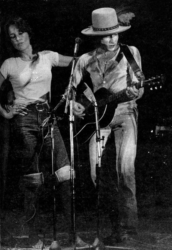 Bob Dylan 1970s Photos (280 Photographs) 49 Bob Dylan 1970s Photos