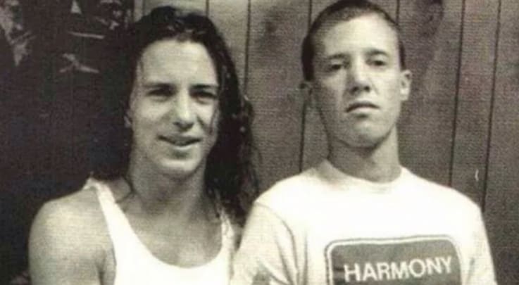 In one of these environments, he met Jack Irons, former drummer of Red Hot Chili Peppers.