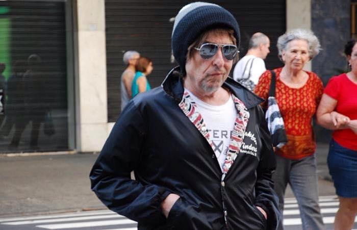 Bob Dylan Walking in the street - photos