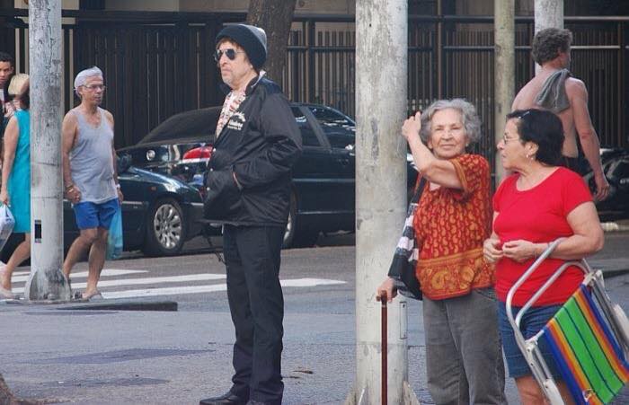 Bob Dylan Walking in the street - photos