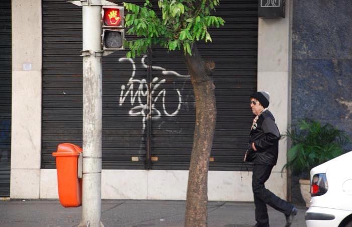 Bob Dylan Walking in the street - photos