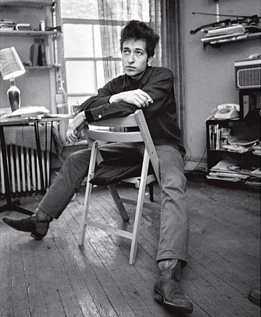 The door of the hotel room where Bob Dylan stayed was sold for 100 thousand dollars 2 Bob Dylan Chelsea Hotel