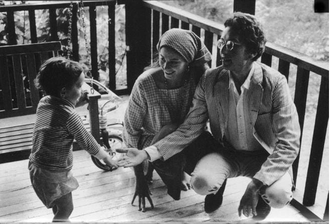 Sara with Bob and son Jesse in 1968