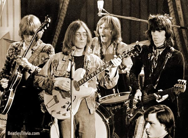 featured The Dirty Mac - a Lennon-fronted band that included Eric Clapton on guitar, Mitch Mitchell on drums, and Keith Richards - on bass