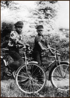 Jimi Hendrix (left) and cousin Bob Hendrix.