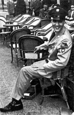 Elvis visiting Paris ( France ) in june 1959. At the time do his army service in Germany.