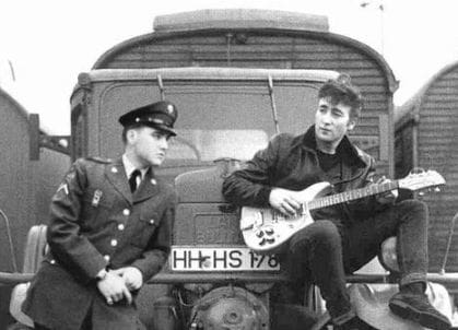 Mounting on a hypothetical meeting between Elvis and John Lennon in 1960 in Hamburg with Elvis Beetle's John Lennon