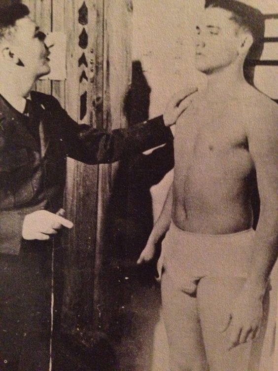 This is one of the rarest ️Elvis photos. The nation's teen-agers were in an uproar when ️Elvis was inducted into the Army. Paul Lichter
