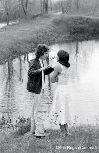 Joan Baez and Bob Dylan at the Viking Hotel before his performance at the festival of the Newport Folk Festival on 1974, in Newport, Rhode Island.