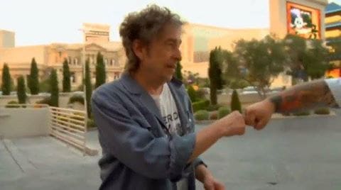 Bob Dylan randomly appears on 'Pawn Stars' reality show