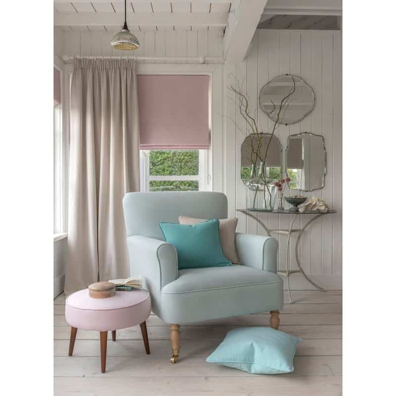 Relaxing shades and comfortable living spaces in home decoration 