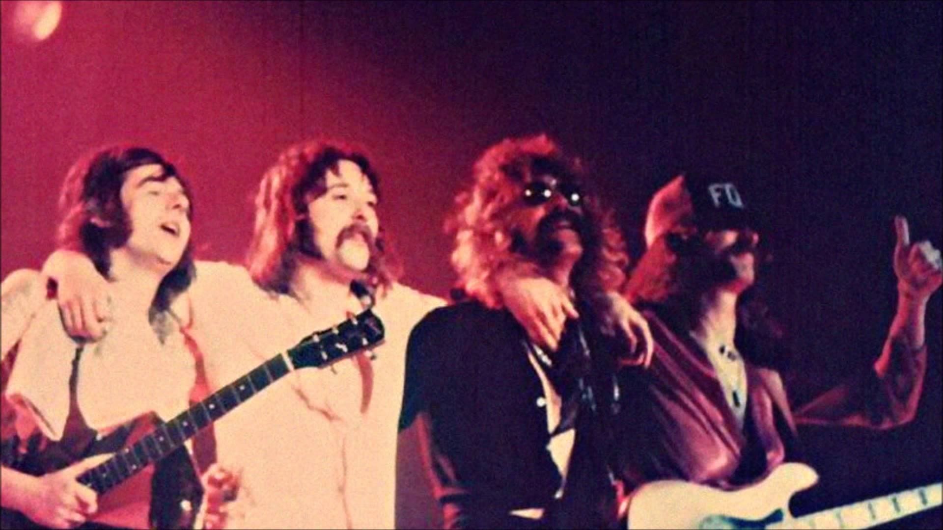 September 30, 1977 – At NYC’s Palladium, Foghat played a benefit to help the New York Public Library