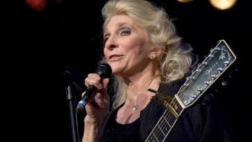 23 Best Judy Collins Quotes and Lyrics