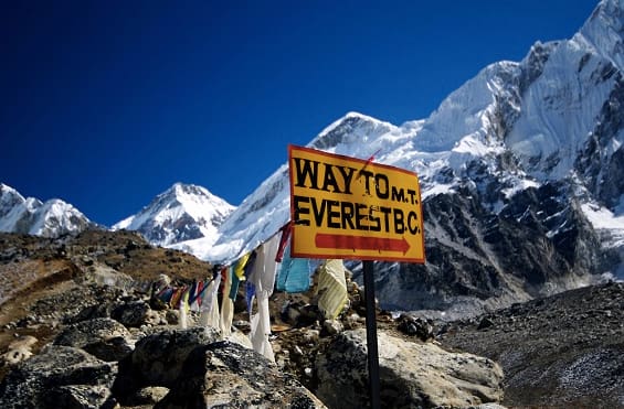 Everest (Chomolungma / Sagarmatha) 8.850 metres (Nepal / China border)