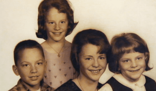 Reba McEntire Childhood