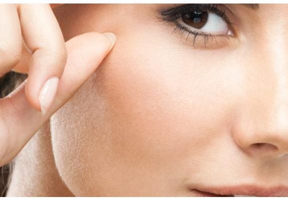 How Are Wrinkles Around the Eyes Treated