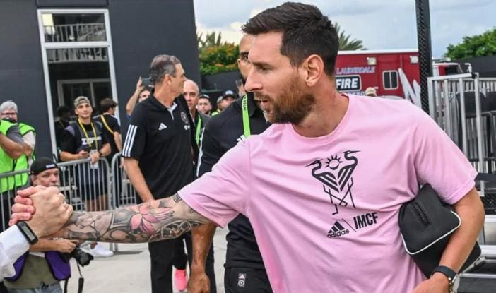 The cleaning worker who got Messi's autograph was fired