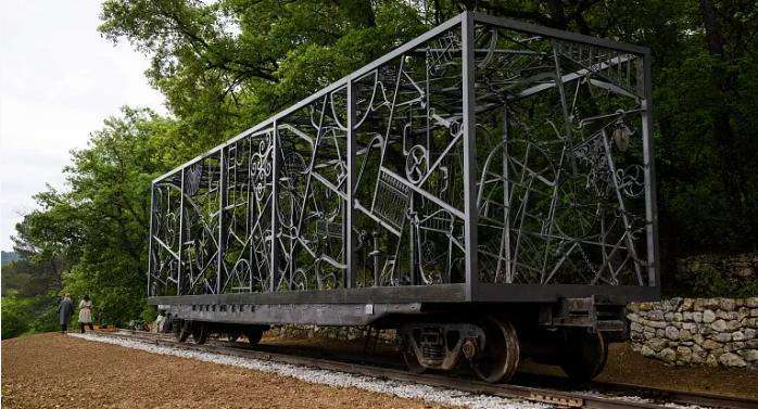 A Monumental Sculpture by Bob Dylan Unveiled in a Provence Vineyard