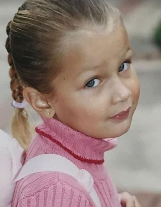 12 Rare Bella Hadid Childhood Photos 5 Bella Hadid childhood 5
