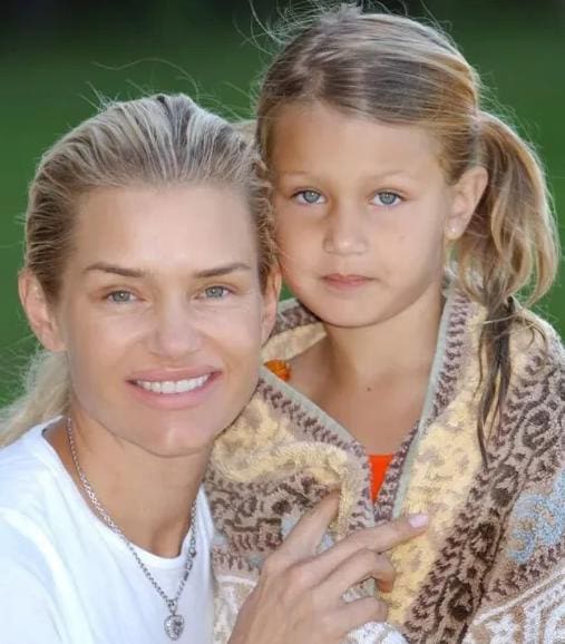 12 Rare Bella Hadid Childhood Photos 9 Bella Hadid Childhood mother