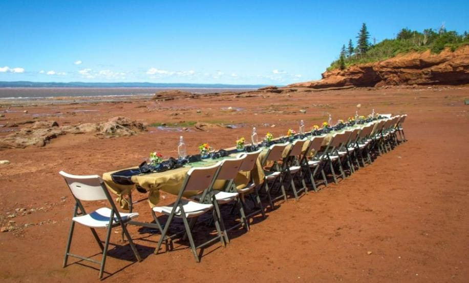 Don't Say I Haven't Seen It! The 10 Most Unusual Places to Eat Around the World 5 Food on the ocean floor in Canada