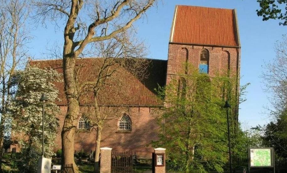 Suurhusen Kilise Kulesi - Suurhusen, Almanya