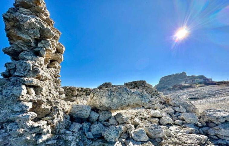 The waters receded, revealing the 2,800-year-old island-like Pertek Castle's nizizamiyesi