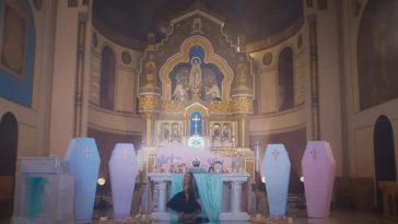 Church scandal in the US Pastor fired for allowing Sabrina Carpenter to film music video