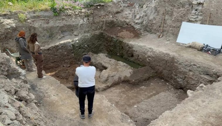 Ancient Mosaic Believed to Date Back to Jesus’ Era Unearthed in İznik, Bursa — Town Pope Planned to Visit 1 Ancient Mosaic Believed