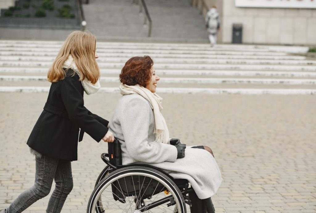 Navigating Memory Care Facility Environments for Senior Comfort