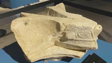 Ancient Sun Dial Discovered in Aigai: 2,200-Year-Old Artifact Unearthed in Turkey 4 Ancient Sun Dial Discovered in Aigai