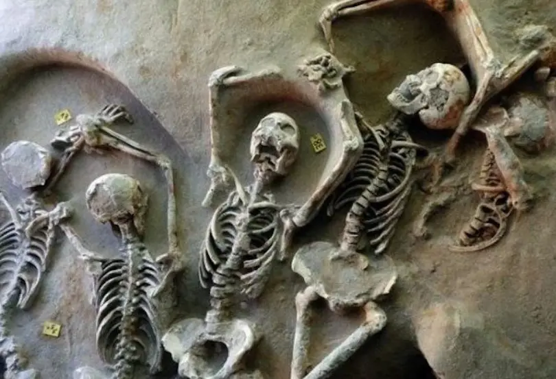 80 Chained Skeletons Discovery