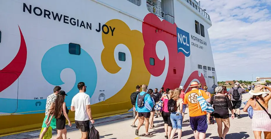 Cruise Passengers React to Norwegian Cruise Line Dress Code